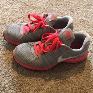 Nike tennis shoes size 9.5